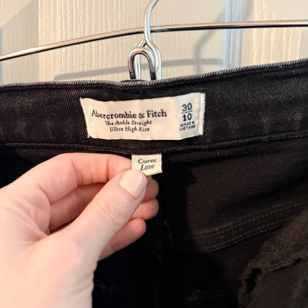 Abercrombie & Fitch Curve Live Ultra High Rise Ankle Straight Jeans - Picture 3 of 3